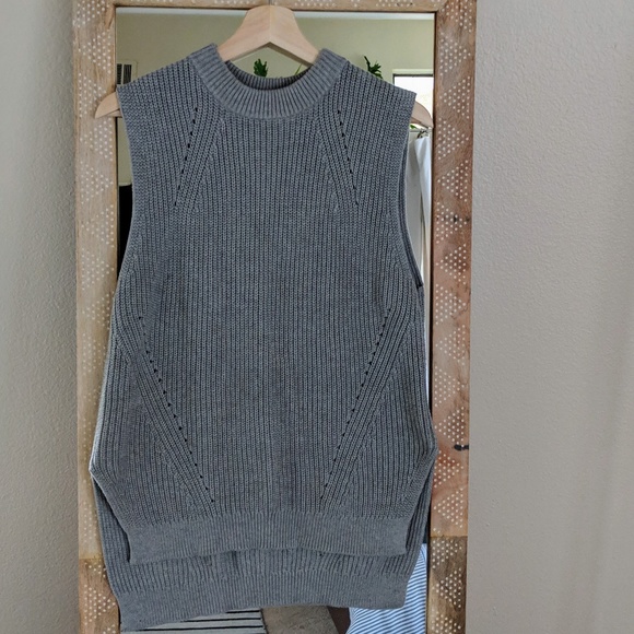 Uniqlo Grey Pull-Over Sweater Vest - Picture 2 of 4